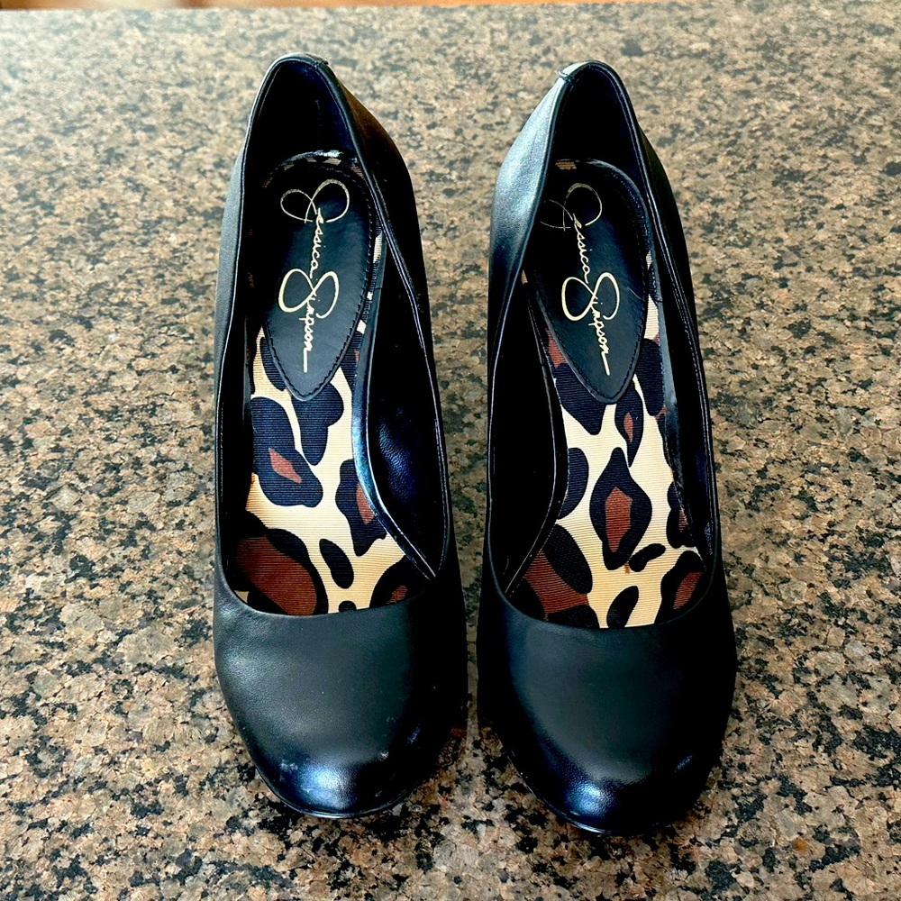 Jessica Simpson Black 4 inch pumps